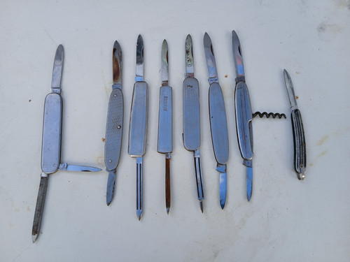 Neun alte klapp taschenmesser - klapp,
